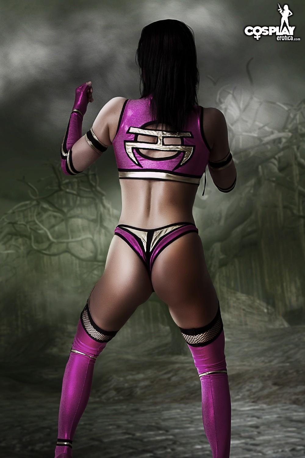 Beautiful cosplayer Kyra dresses up as Mileena from Mortal Kombat #60295792