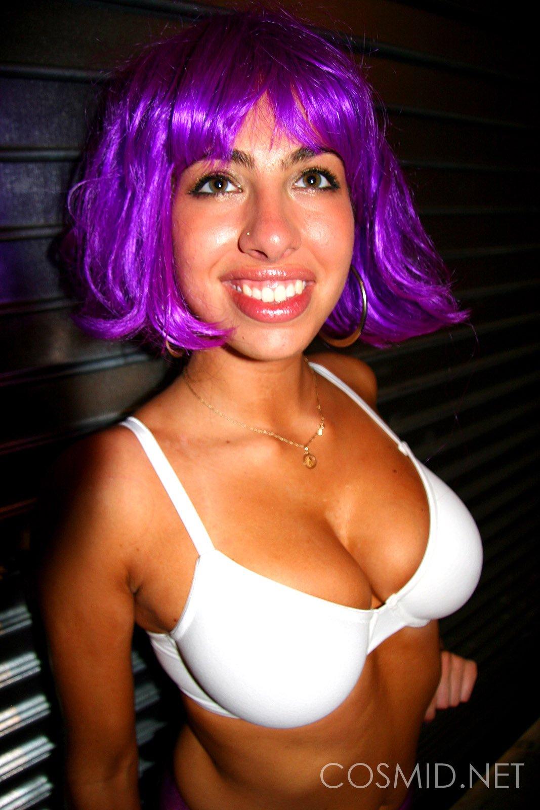 Bilder von Kathy, die sich für eine sexy Disco-Nacht herausgeputzt hat
 #58090736
