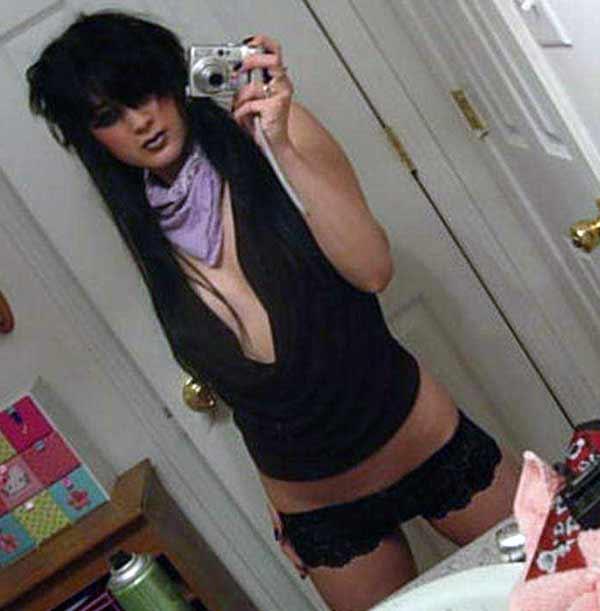 Pictures of hot alternative girlfriends showing off on cam #60639410