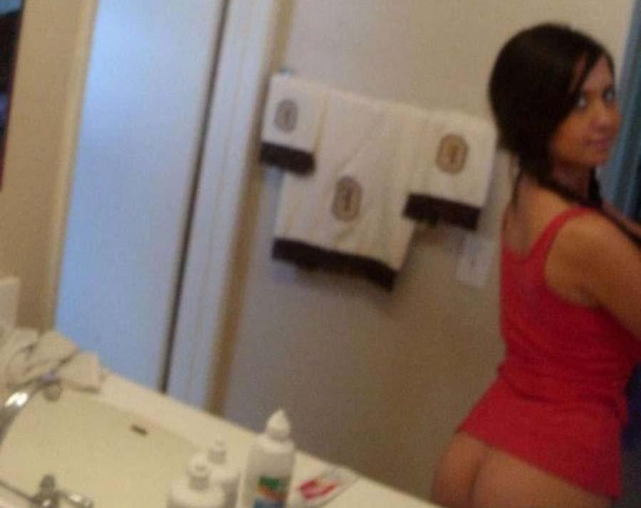 Bilder von brunette Mädchen chrissy marie zeigt ihre perfekten Titten im Badezimmer
 #53806519