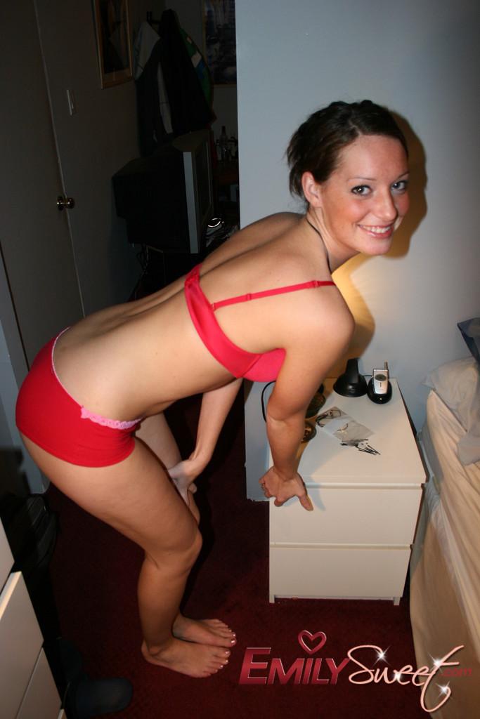 Bilder von emily sweet getting off zu einem porno mag
 #54241517