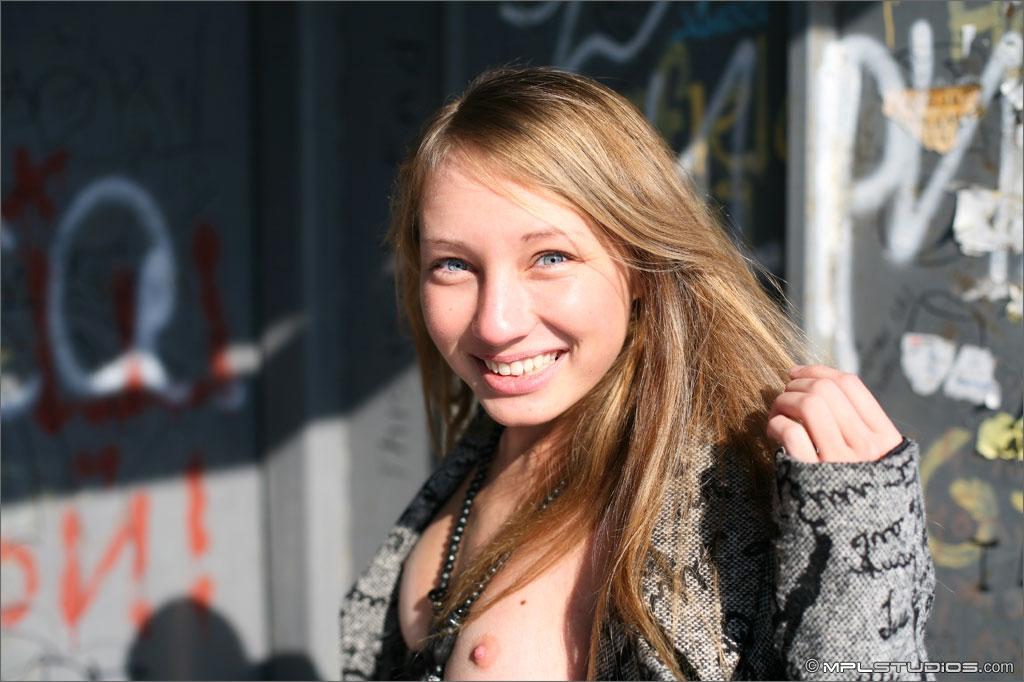 Mpl studios präsentiert masha in "bus stop"
 #59435663
