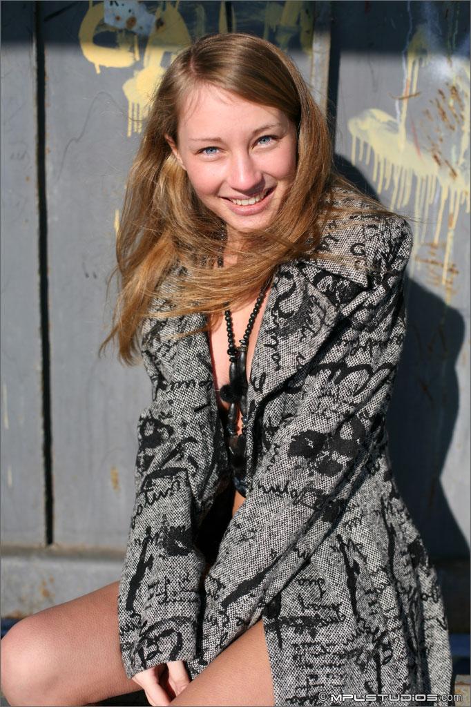 Mpl studios präsentiert masha in "bus stop"
 #59435715