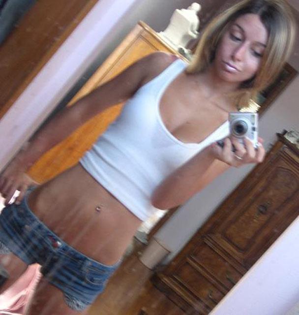 Pictures of hot amateur teen girlfriends taking selfpics of their bodies #60850444