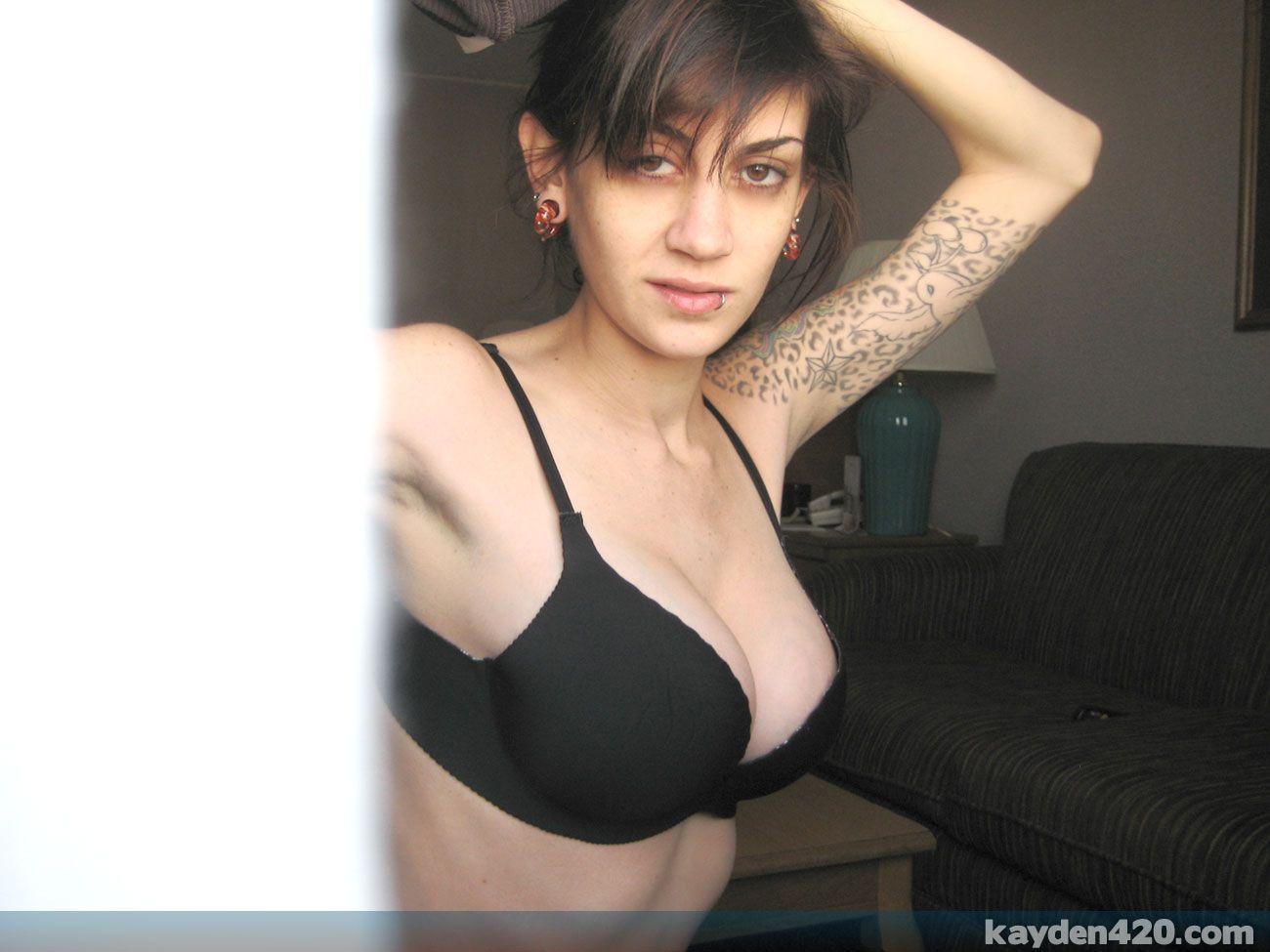 Immagini di Kayden 420 che mostra il suo caldo corpo nudo
 #58165433