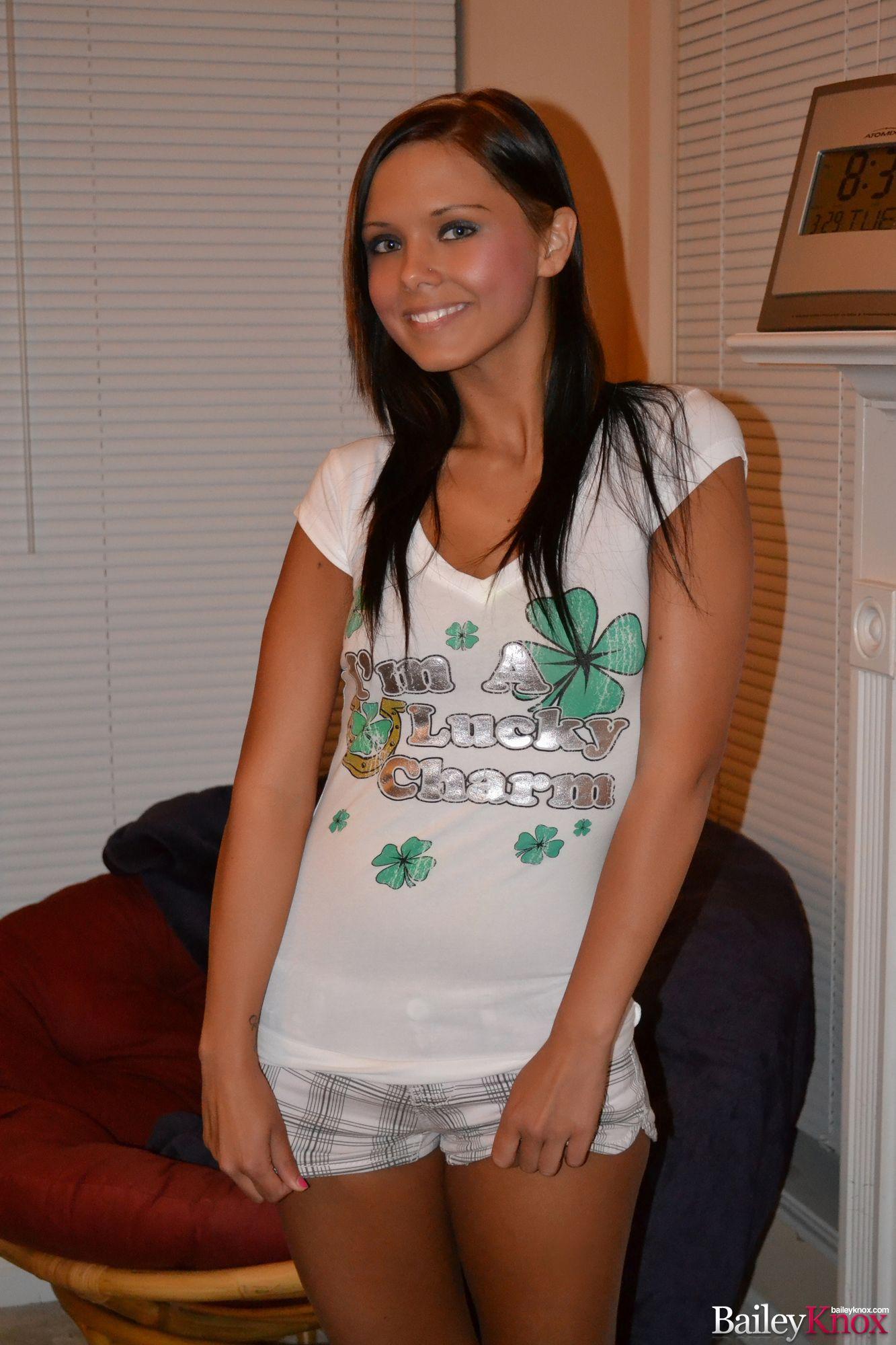 Pictures of Bailey Knox showing you her lucky charm #53400792