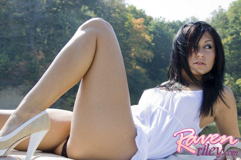 Bilder von raven riley zeigt dir ihre Muschi
 #59857023