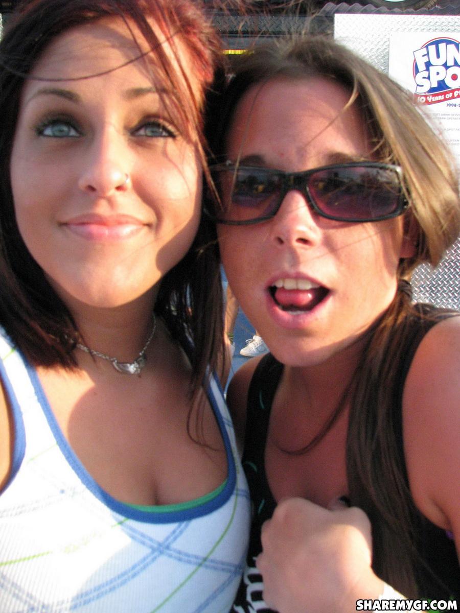 Roxy und ihre Freundin teilen einige ihrer unanständigen Bilder aus dem Urlaub
 #59878934