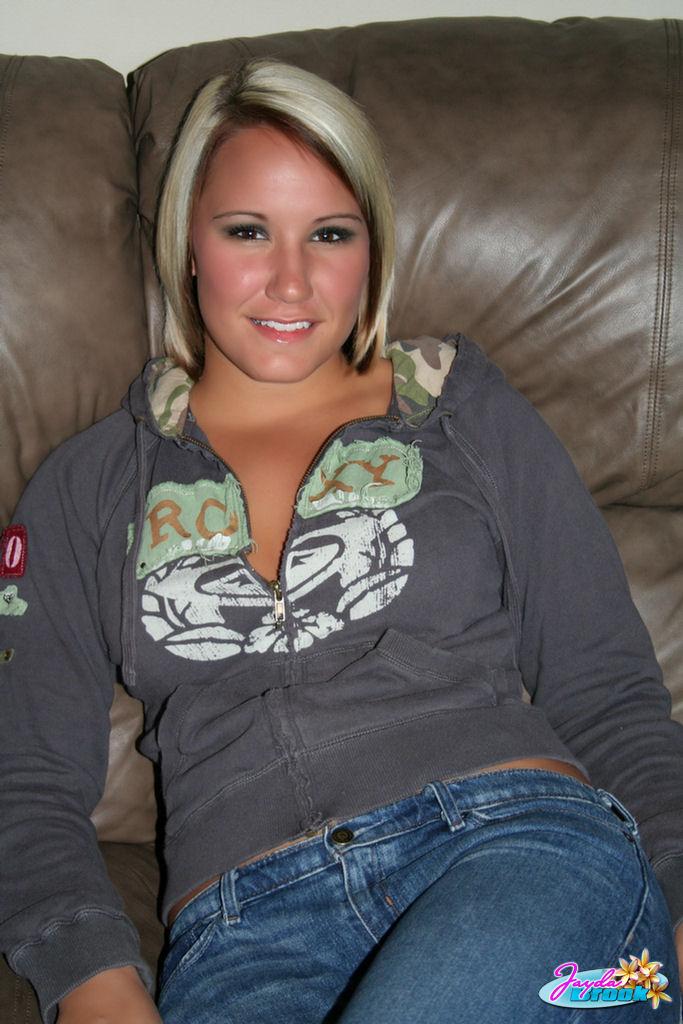 Pictures of teen amateur Jayda Brook teasing in her jeans #55163246