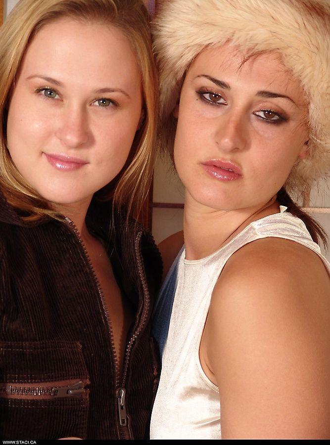 Bilder von teen staci.ca immer kinky mit ihrer Schwester
 #60002056