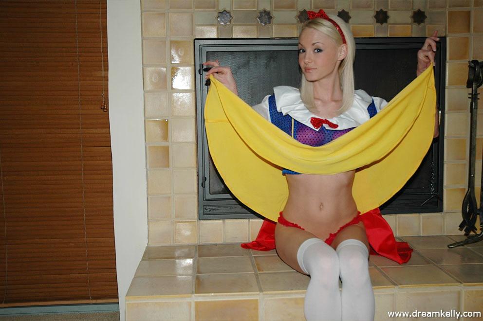Pictures of Dream Kelly in a snow white costume #54106697
