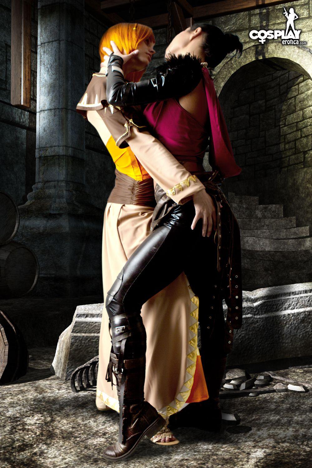 Photos de nayma et mea faisant un cosplay lesbien sexy en dragon age
 #59444462