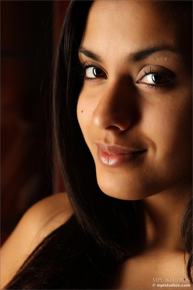 Mpl studios presenta a bianca en "touch of class"
 #53422373