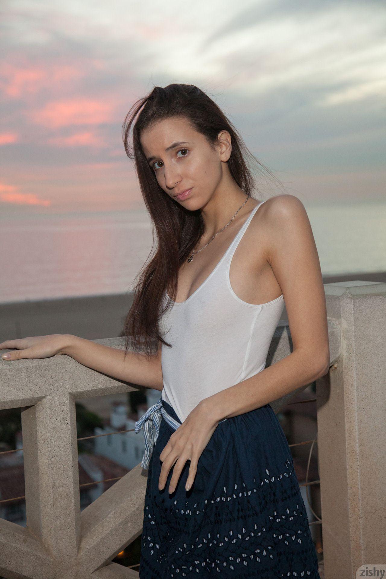 Teen sensation Belle Knox shows you what's up her skirt #53437945