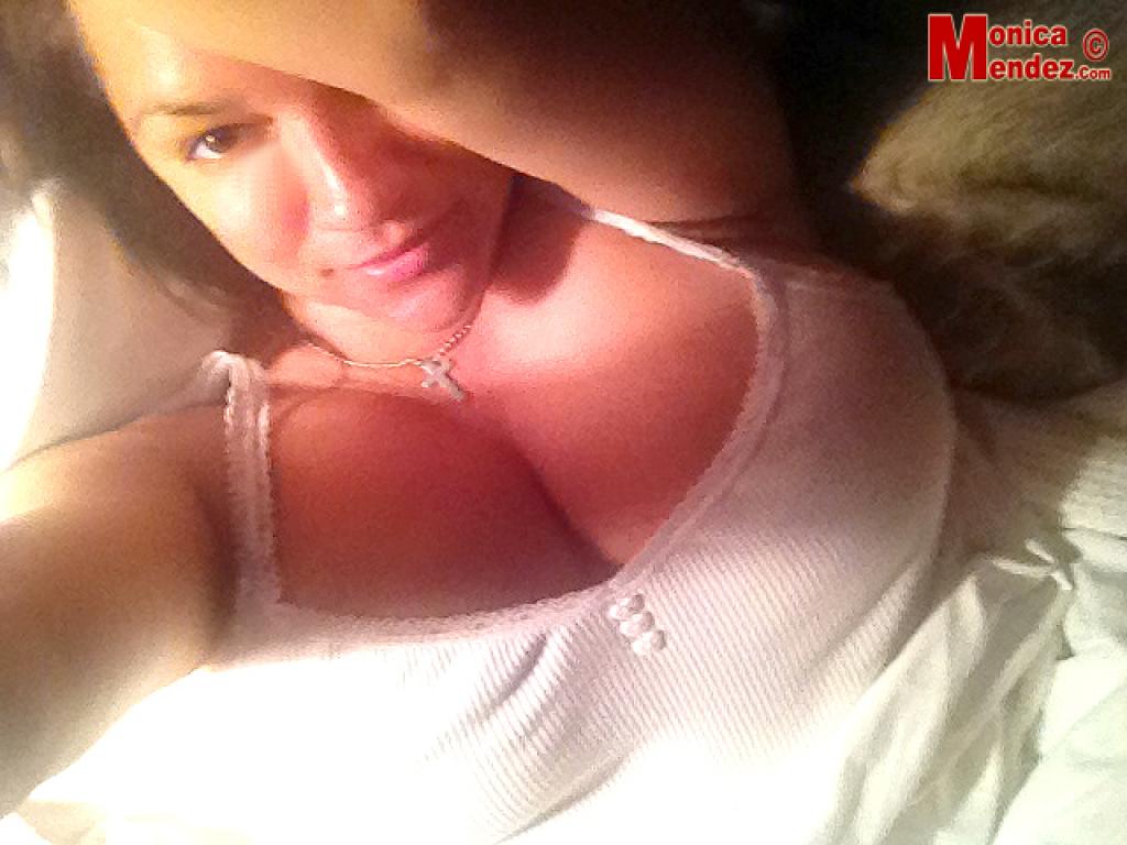 バストアップしたモニカ・メンデスがセクシーな自撮り写真を公開
 #59614399