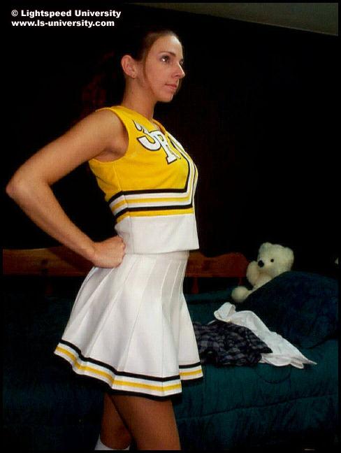 Immagini di una cheerleader che ti permette di vedere sotto la gonna
 #60577861