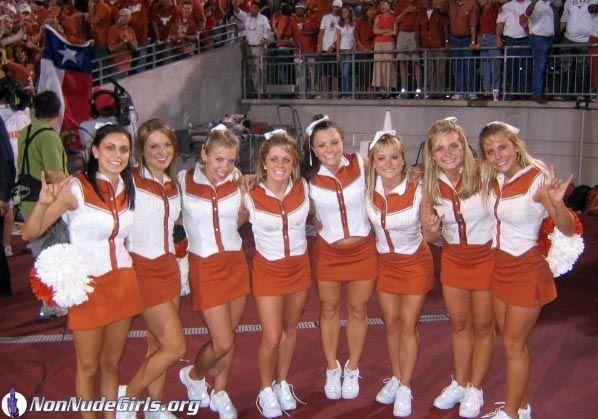 Bilder von heißen Cheerleadern, die ihr Ding machen
 #60684214
