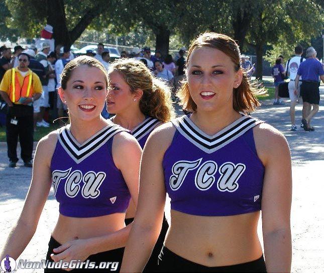 Immagini di cheerleader caldo facendo la loro cosa
 #60684312