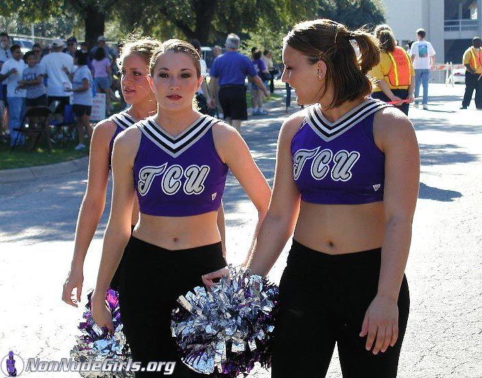 Bilder von heißen Cheerleadern, die ihr Ding machen
 #60684335