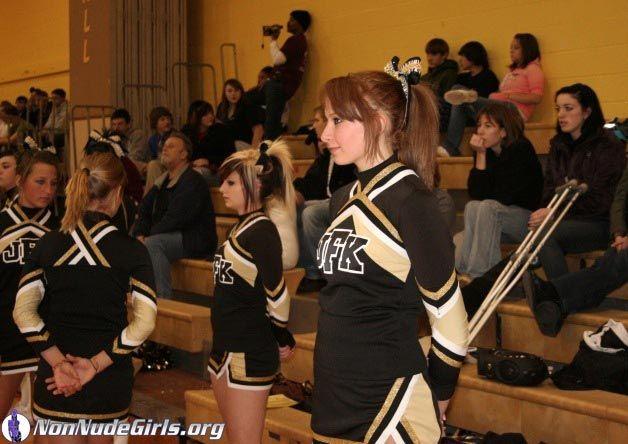 Bilder von heißen Cheerleadern, die ihr Ding machen
 #60684392