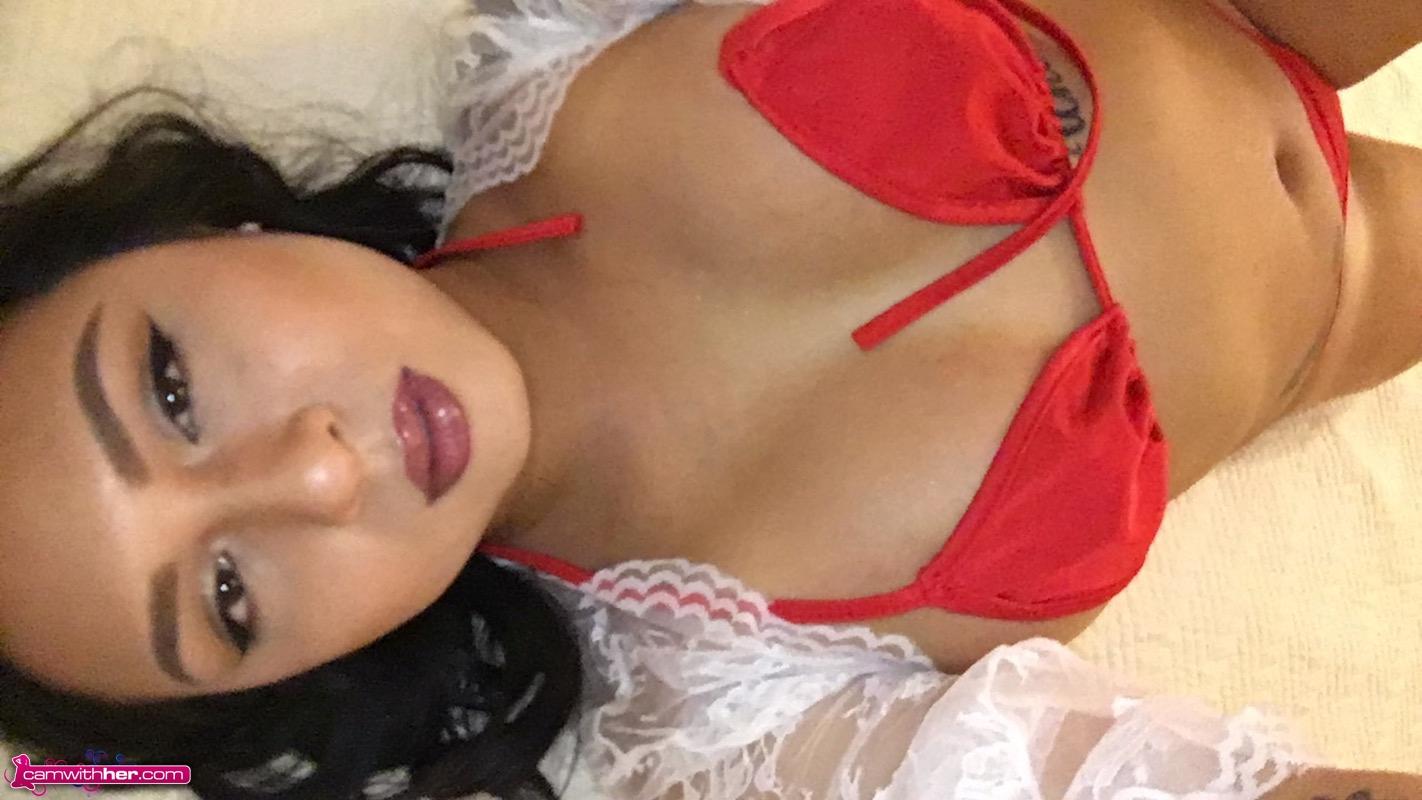 Maxxine ruby se hace selfies con su cuerpo en la cama
 #59438393