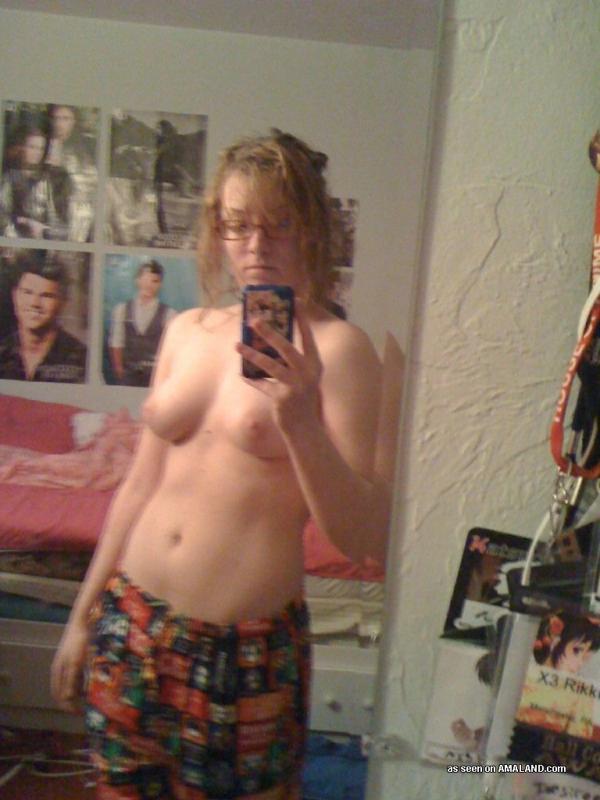 Recopilación de un nerd kinky babe autofoto en el desnudo
 #60919002