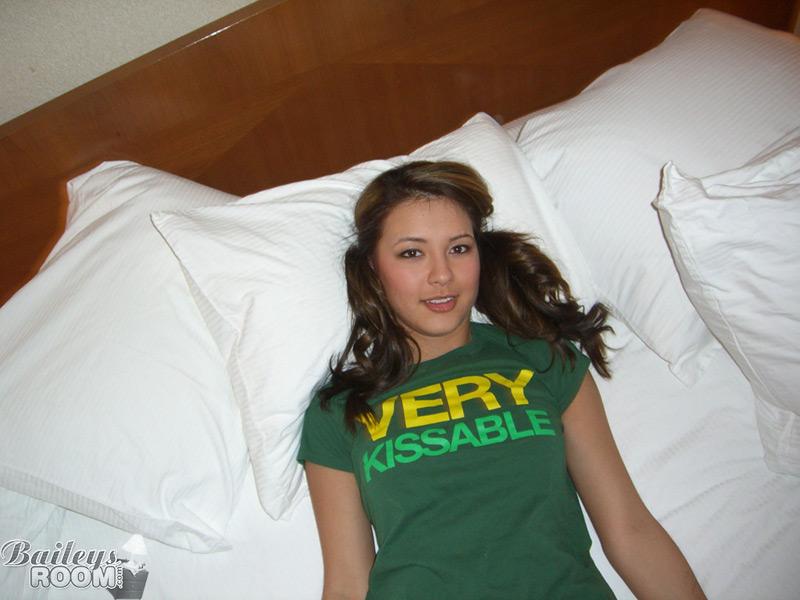 Bilder von Teenie-Star Baileys Zimmer necken in ihrem Pyjama
 #53406763