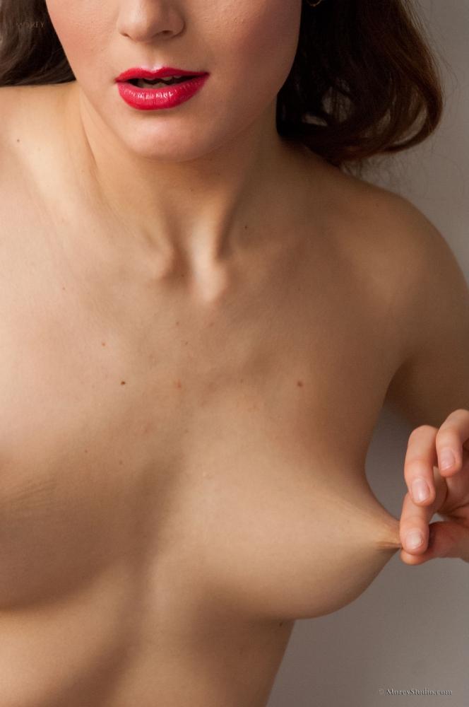 Brunette model Carol J shows you her nude body in bed #60622611