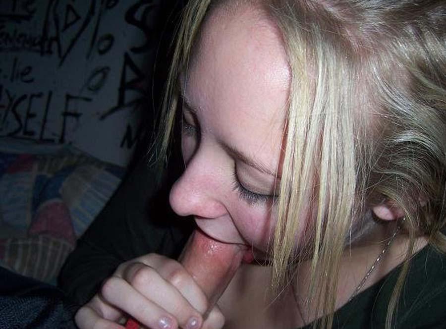 Sélection d'images d'une jeune femme amateur excitée et suceuse de bite.
 #60736523