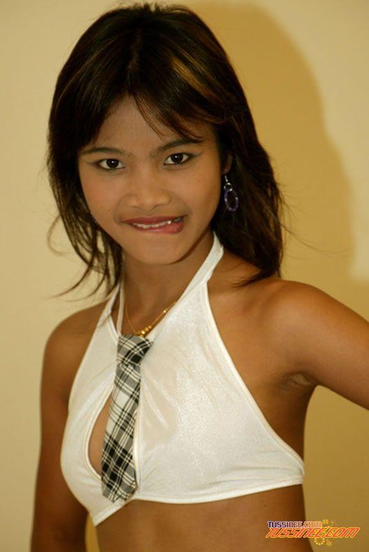 ティーンの女の子の写真 tussinee teen being a naughty schoolgirl
 #60120873