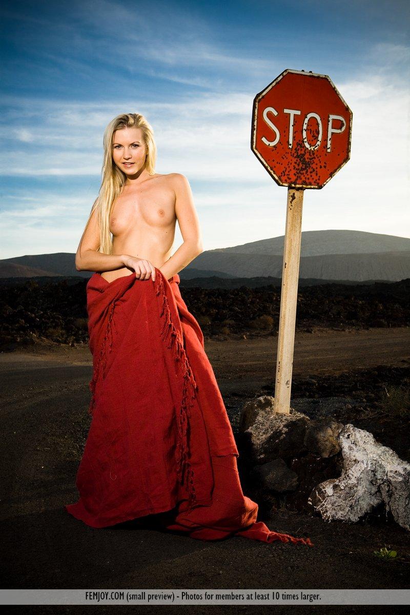 Pictures of blonde beauty Jana E stopping you with her beauty