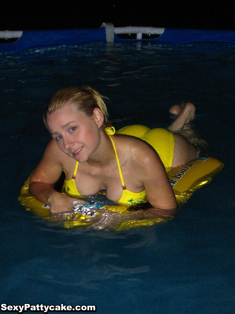 ブロンドのホットティーsexy pattycakeは、あなたが泳ぐために彼女に参加することを望んでいる
 #59954004