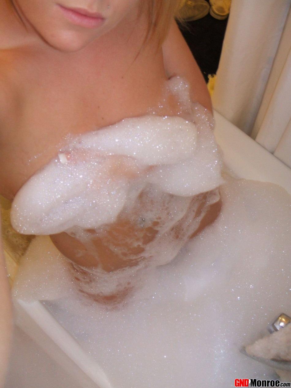 Bilder von teen babe gnd monroe, die Bilder von sich selbst in der Badewanne
 #59627074