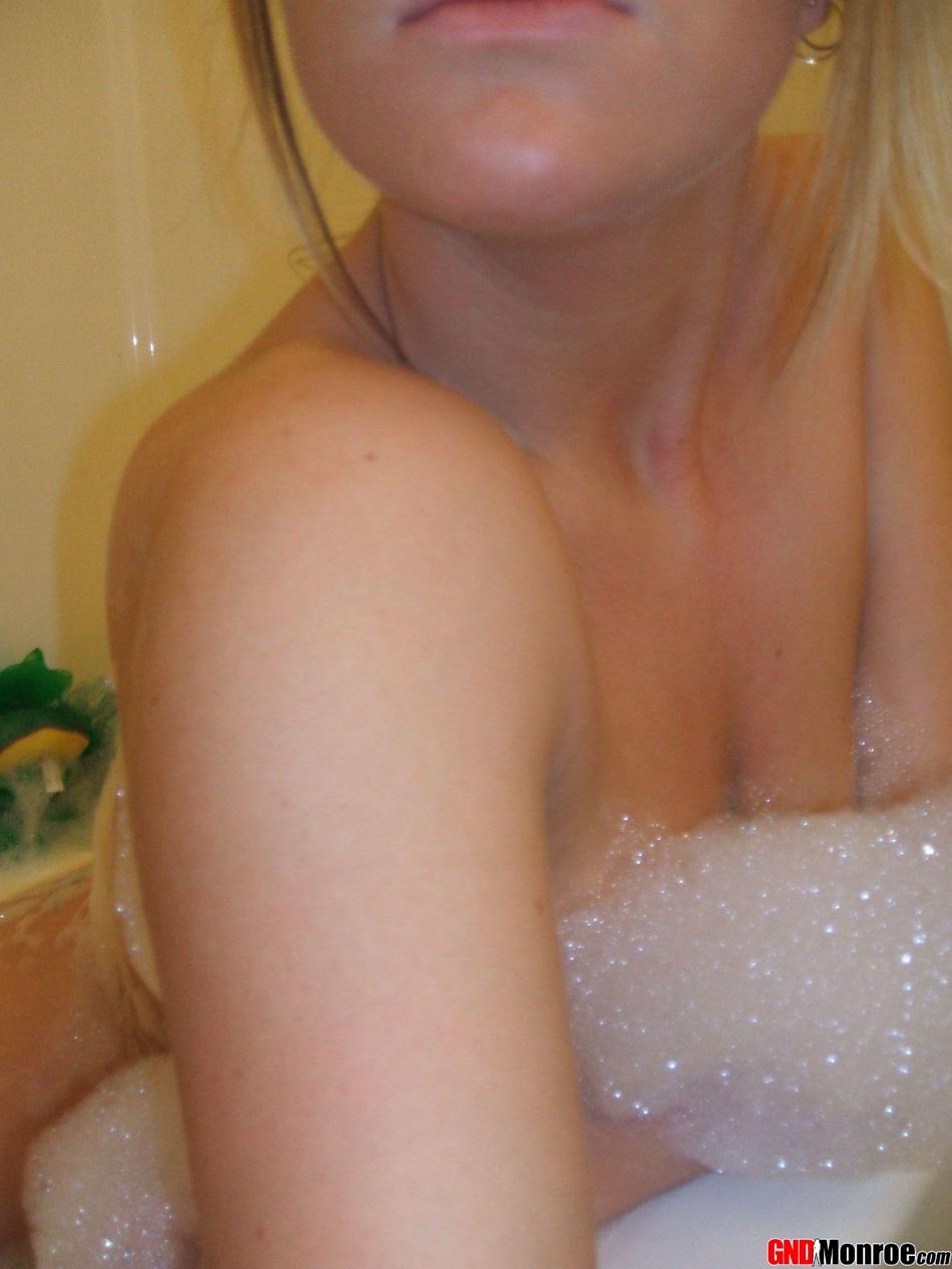 Pictures of teen babe GND Monroe taking pics of herself in the bath #59627100