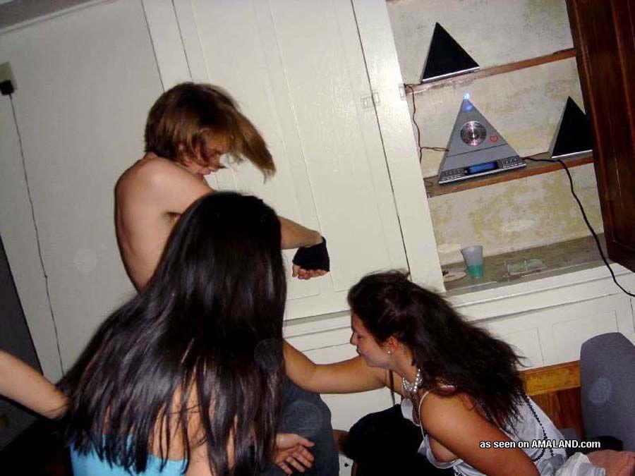 Bilder von betrunkenen lesbischen Mädchen, die wild werden
 #60653885