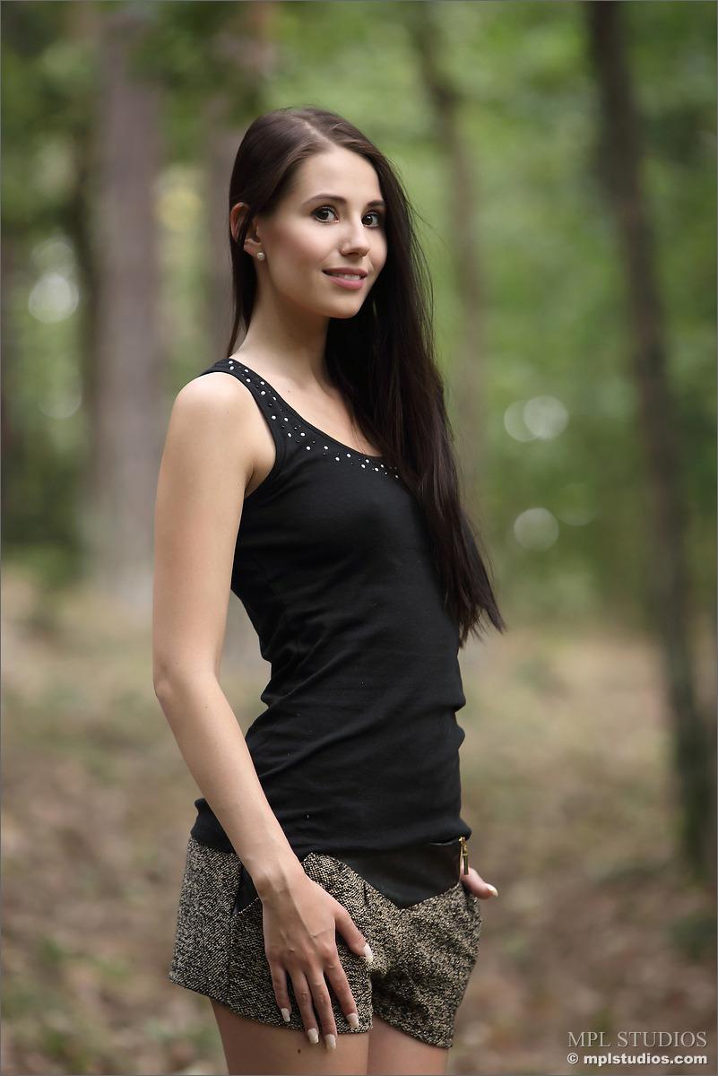 Mpl studios präsentiert vanessa a in "enchanted forest"
 #60130575