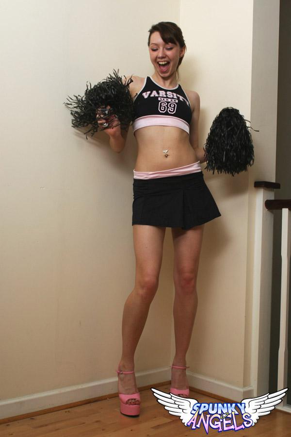 Immagini di giovane cheerleader Chloe amore dando un tifo caldo
 #53794749