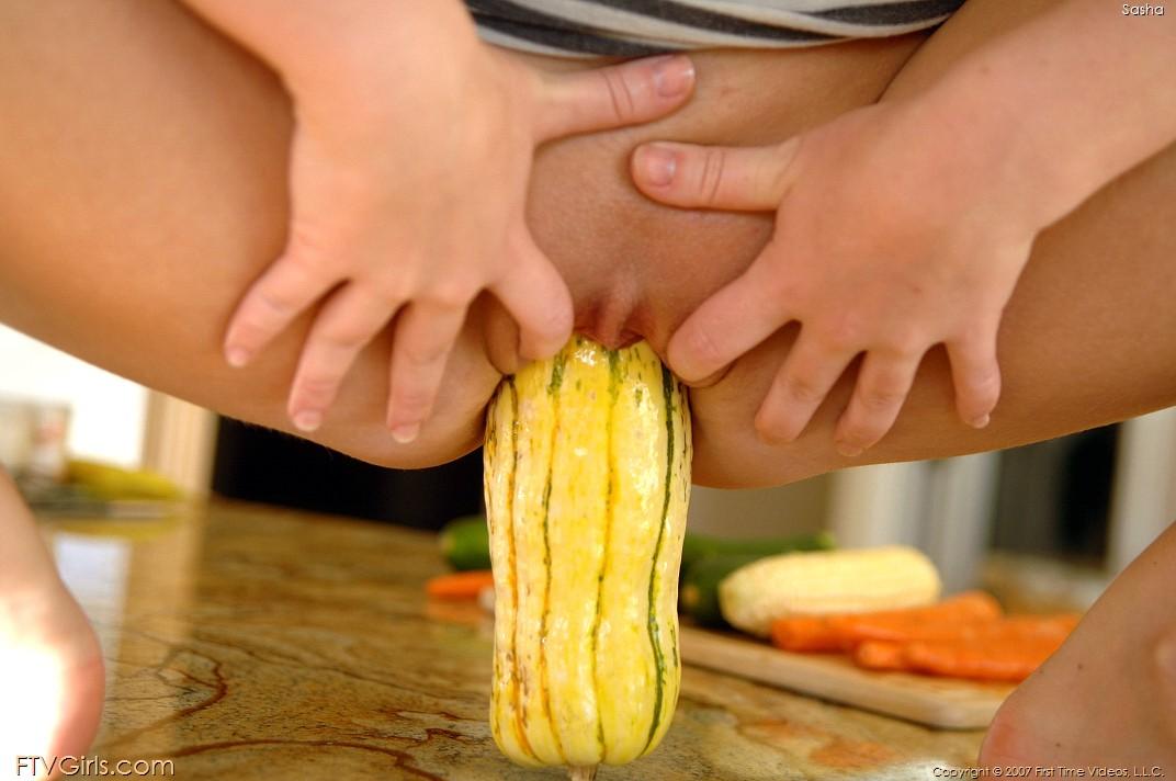 Fotos de la rubia sasha follando con verduras
 #59938143