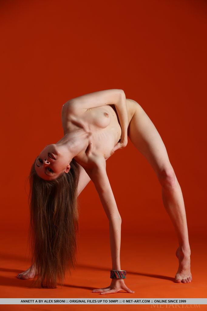 Skinny coed Annett A gets totally nude and shows how flexible she is #53252416