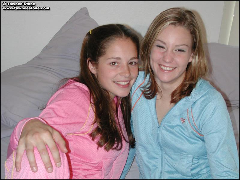 十代の女の子の写真tawnee石とレイシー白は一緒に裸取得
 #58800770