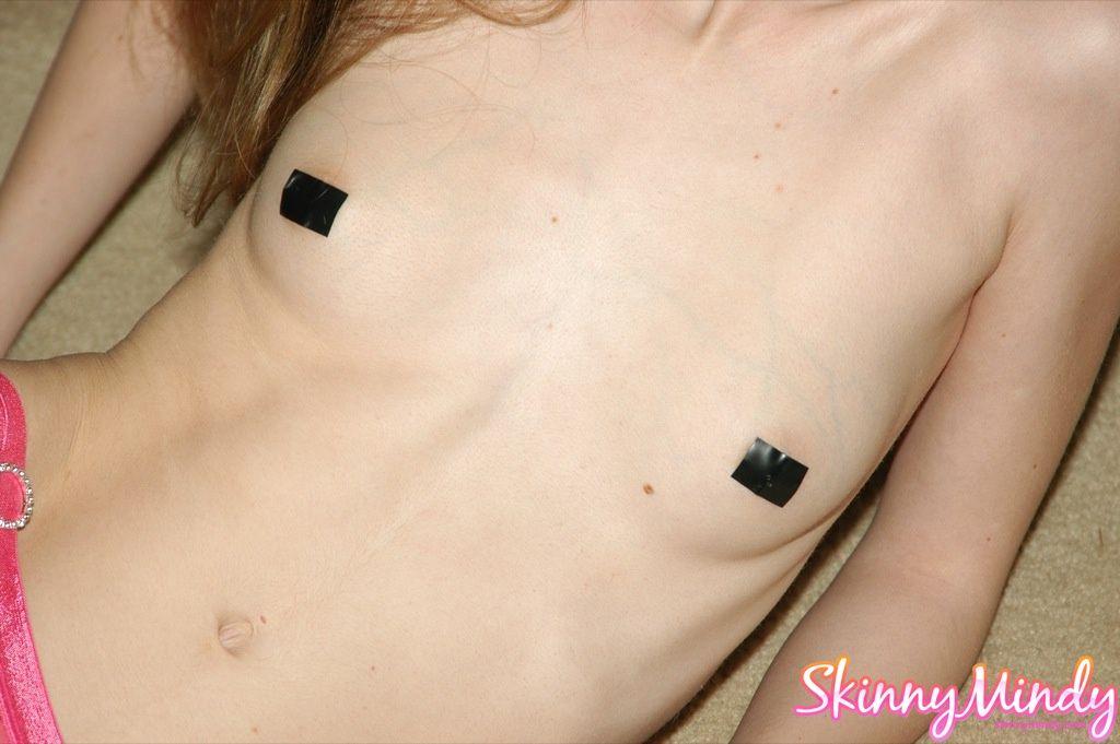 Bilder von skinny mindy necken in rosa Höschen
 #59977702