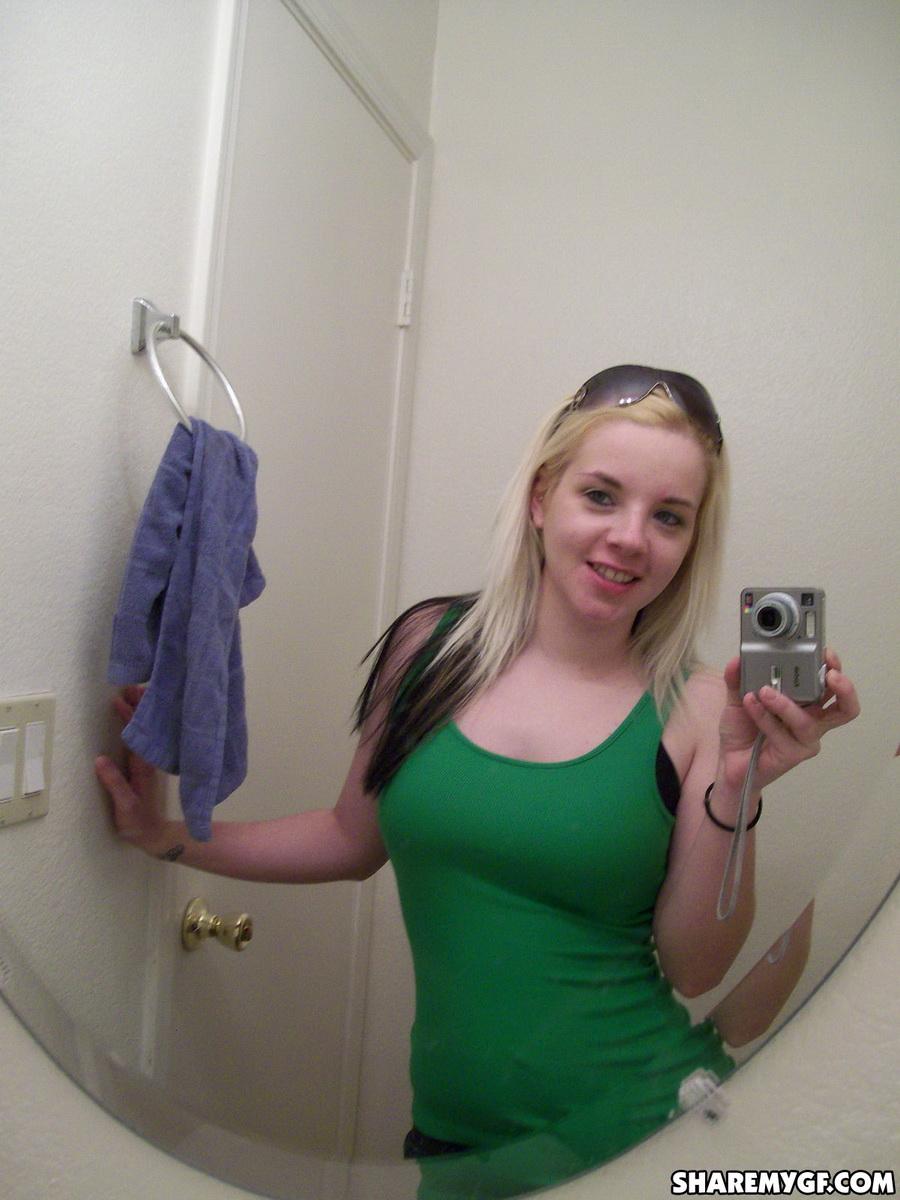 Sexy Amateur blonde teen nimmt Bilder von sich selbst immer frech
 #60798781