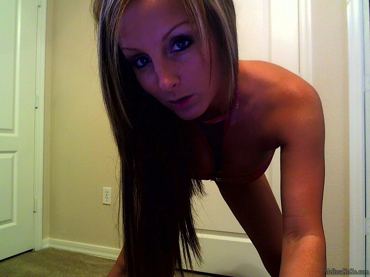 Photos de Melissa xoxo vous donnant des photos sexy d'amateur en lingerie rouge
 #59484567