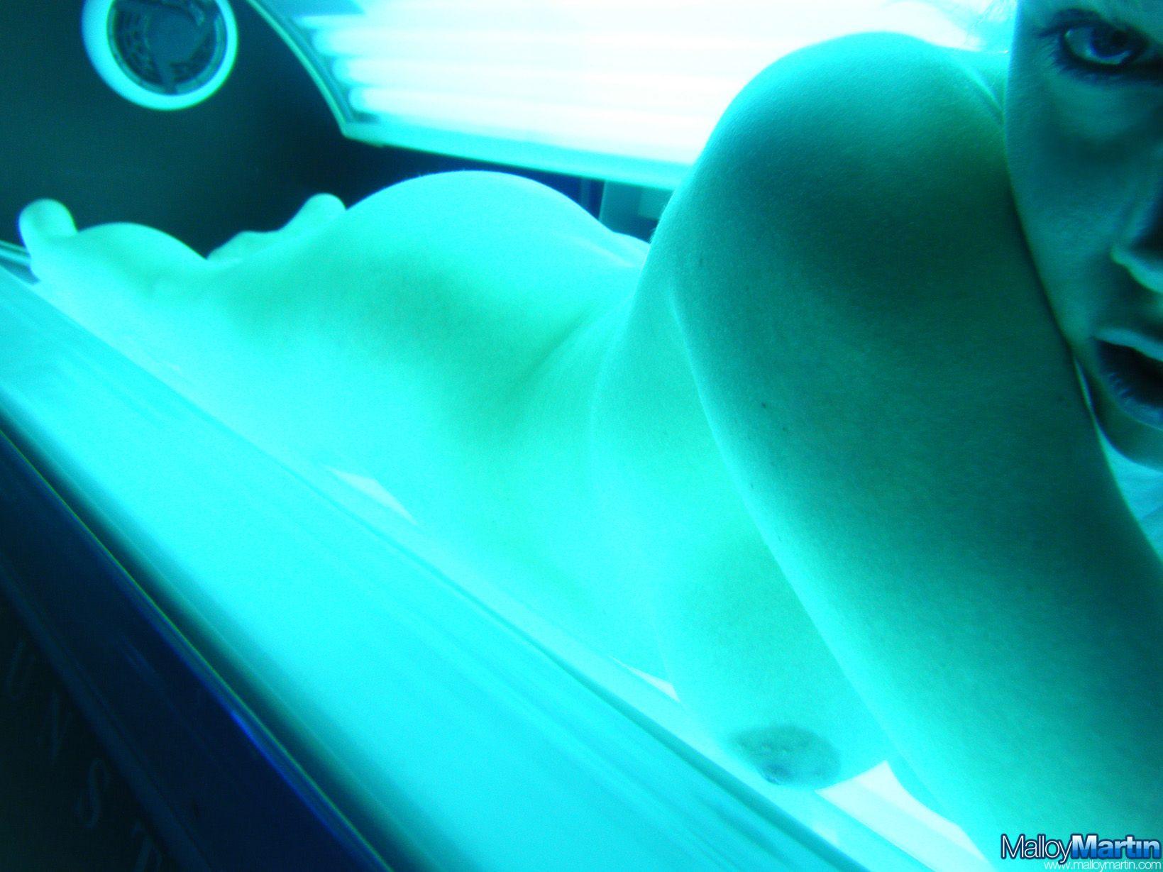 Pictures of teen amateur Malloy Martin showing her pussy on a tanning bed #59194679