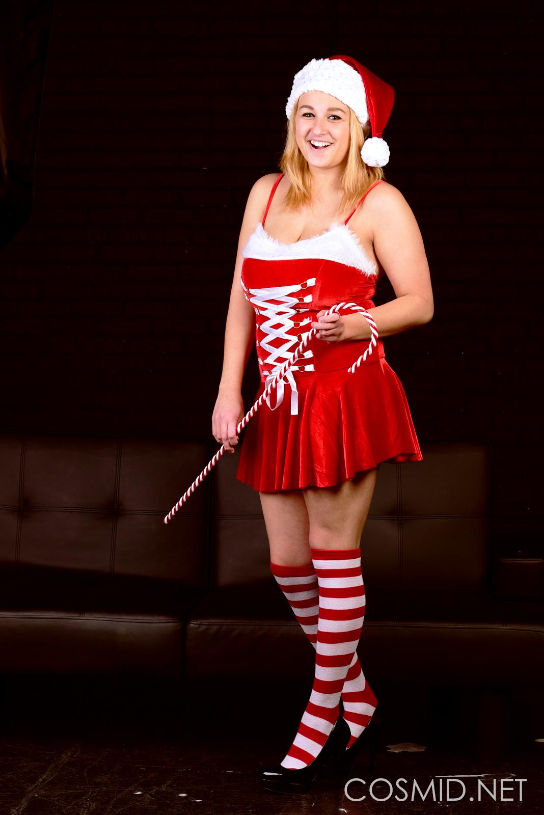 Blonde teen Aria Skye has a a great christmas gift for you #60285397