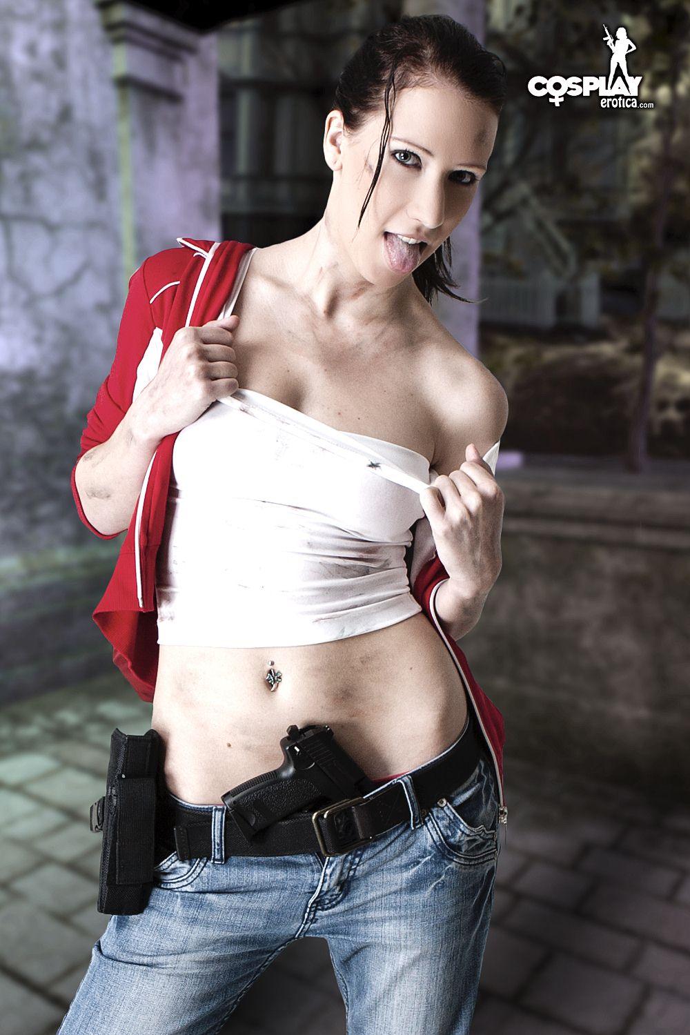 Sexy Cosplayer Valery verkleidet sich als Charakter aus Left 4 Dead
 #60296304