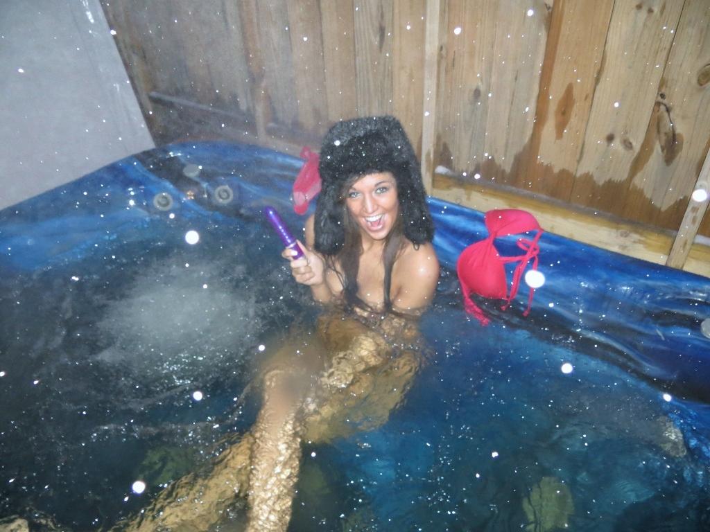 Teen hottie Val Midwest invites you to join her in the hot tub #60124059