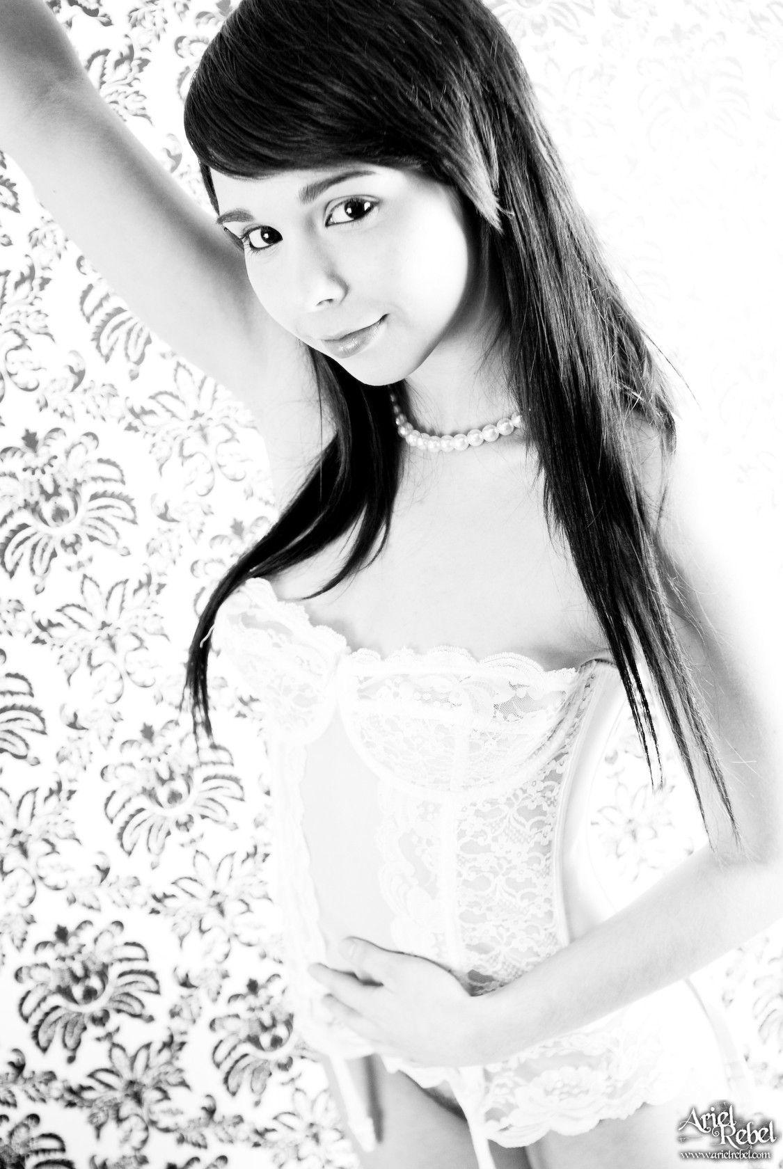 Pictures of Ariel Rebel looking vintage in black and white #53299478