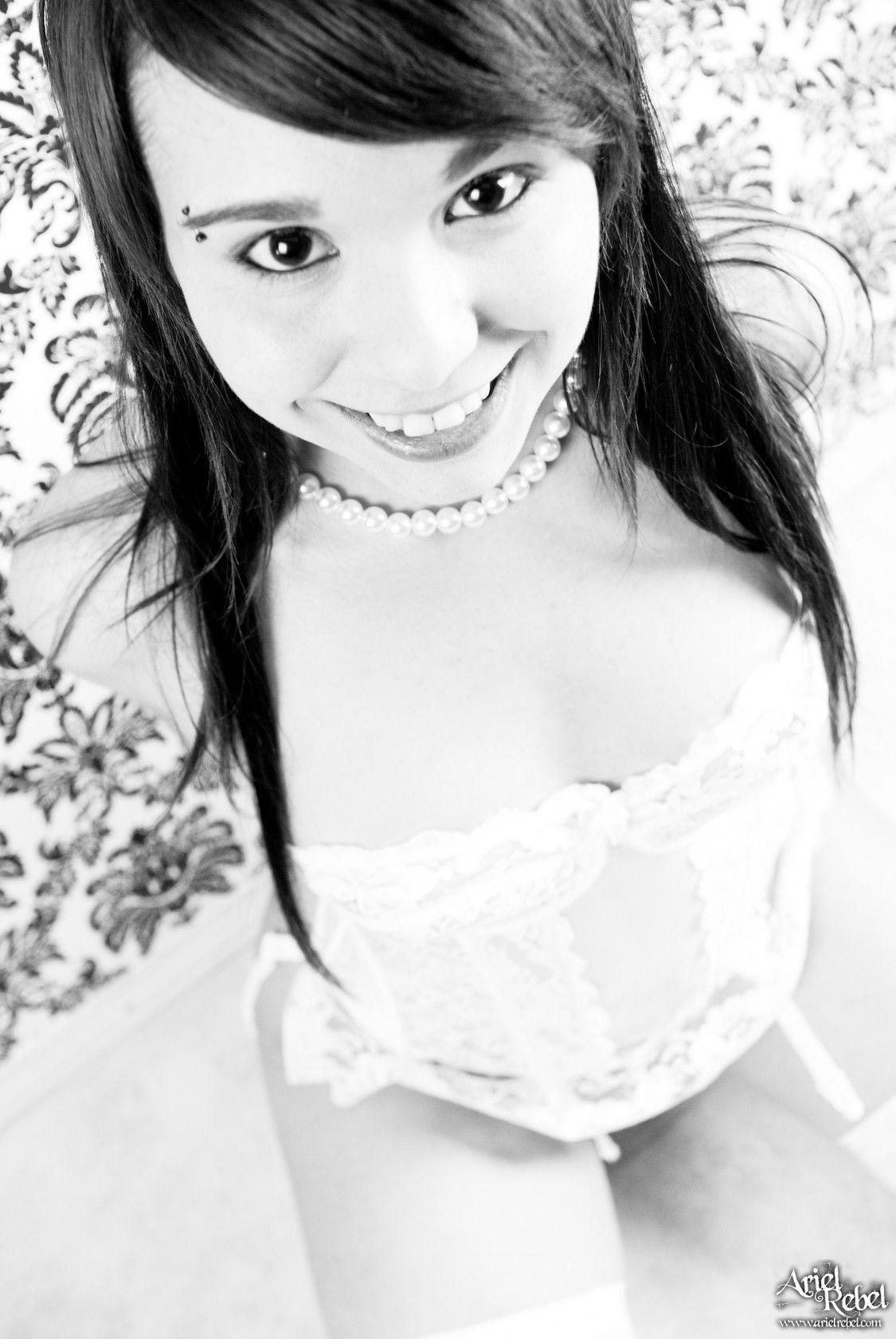 Pictures of Ariel Rebel looking vintage in black and white #53299768