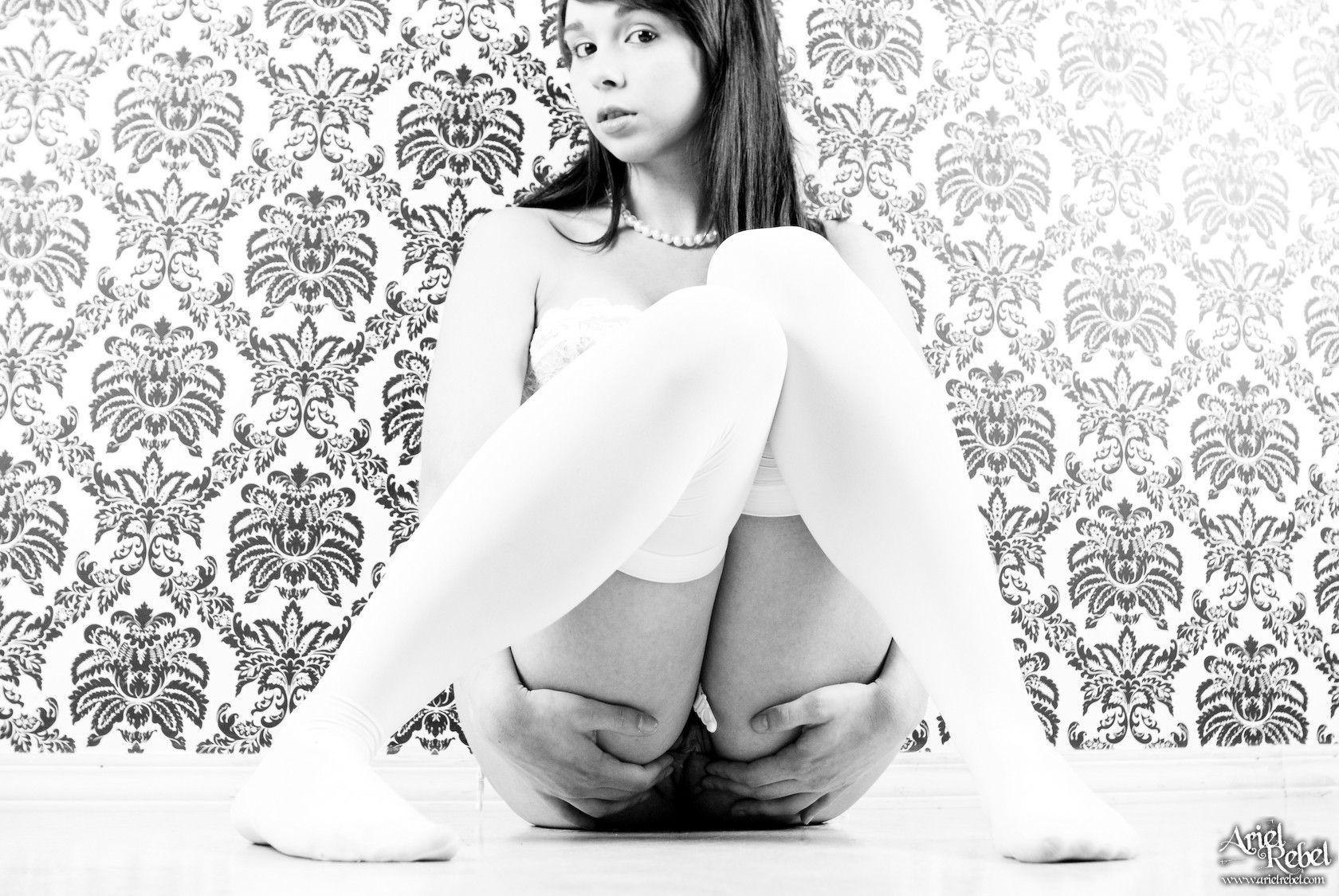 Fotos de ariel rebel con aspecto vintage en blanco y negro
 #53299862